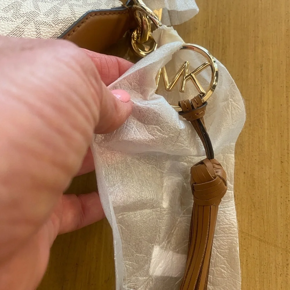 Michael Kors Cream Bucket Bag Brooke Vanilla NEW Authentic w tags dust bag  🎊